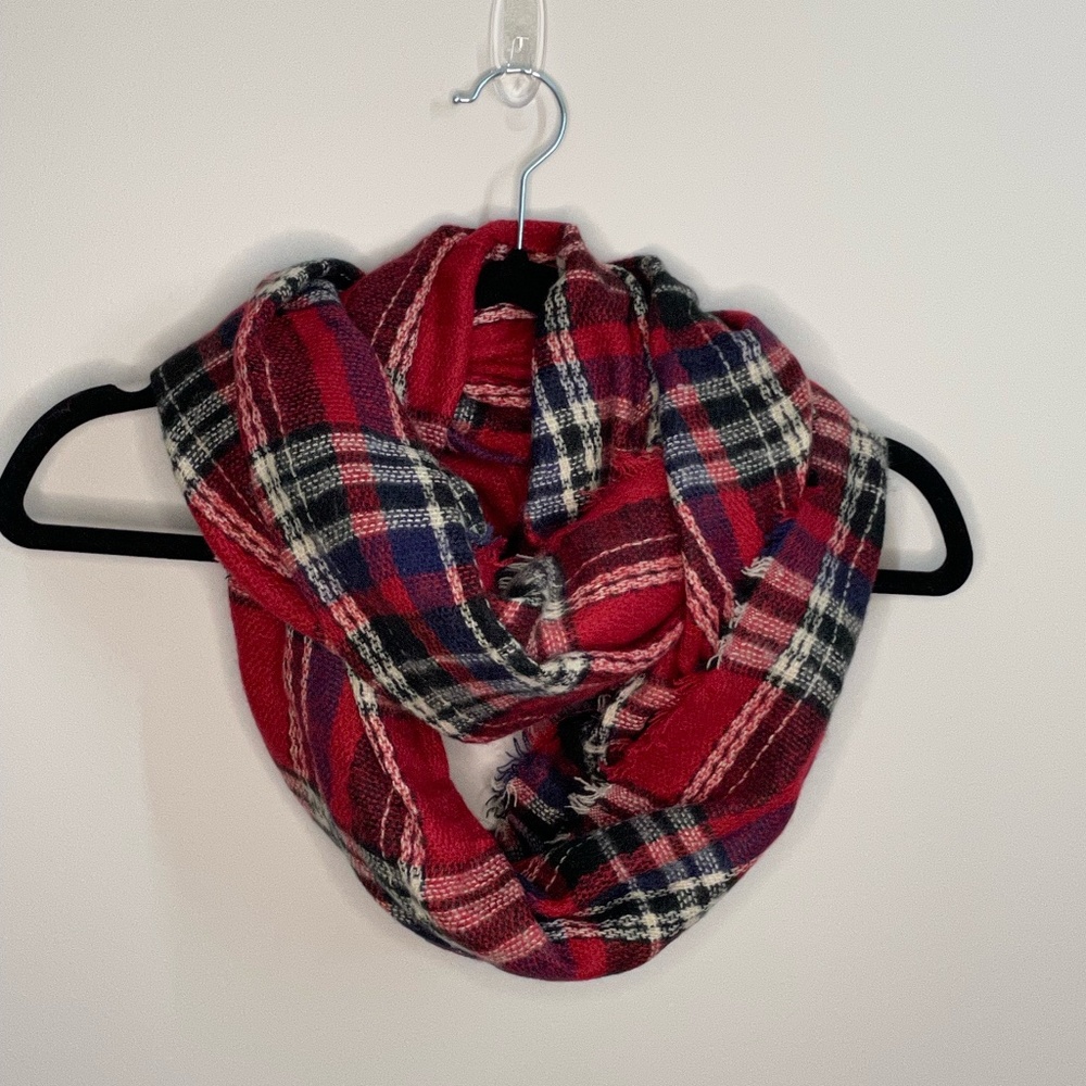 Infinity Scarf - Picture 1 of 2